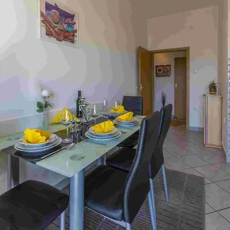 Apartment In 14231