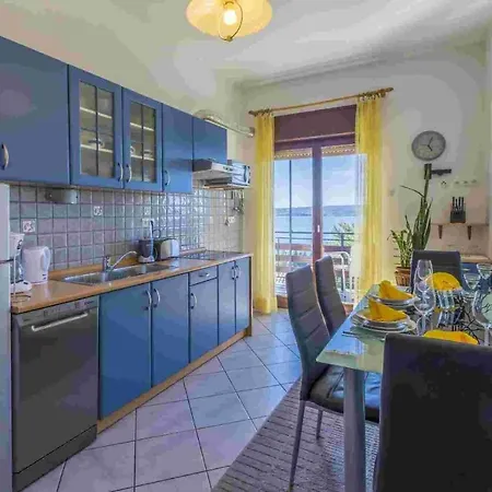 Apartment In 14231